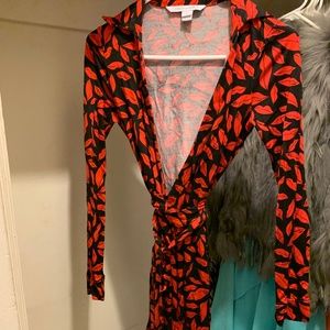 DVF LIP PRINTED WRAP DRESS